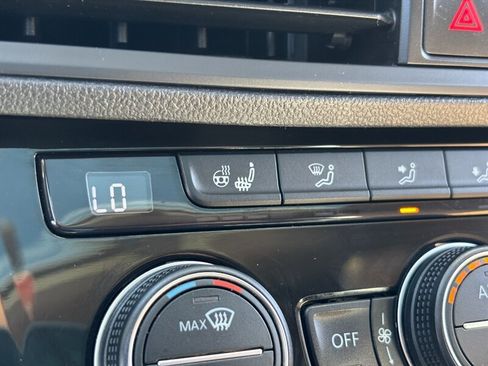 Used 2019 Volkswagen Jetta SE w/ Cold Weather Package FWD image 25