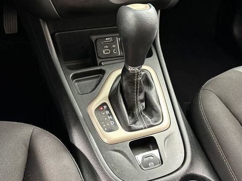 Used 2016 Jeep Cherokee Sport FWD image 22