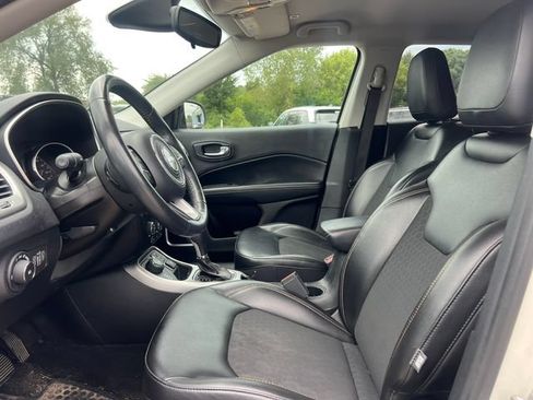 Used 2018 Jeep Compass Latitude w/ Cold Weather Group AWD/4WD image 2