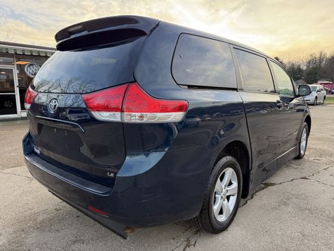 Used 2011 Toyota Sienna LE image 5