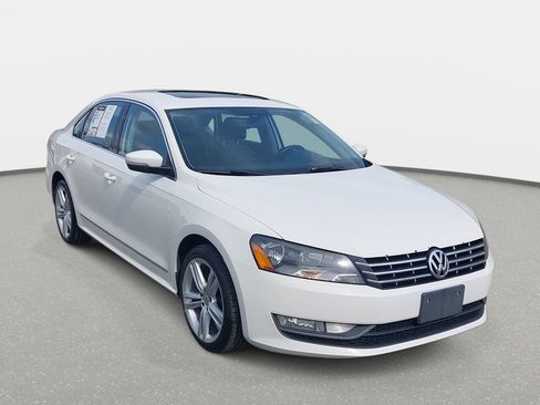 Used 2015 Volkswagen Passat TDI SEL Premium FWD image 3
