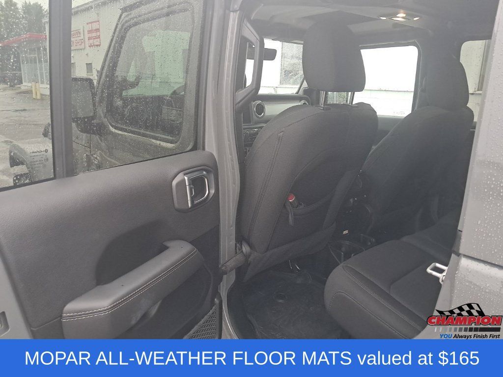Used 2020 Jeep Wrangler Unlimited Sahara AWD/4WD image 19