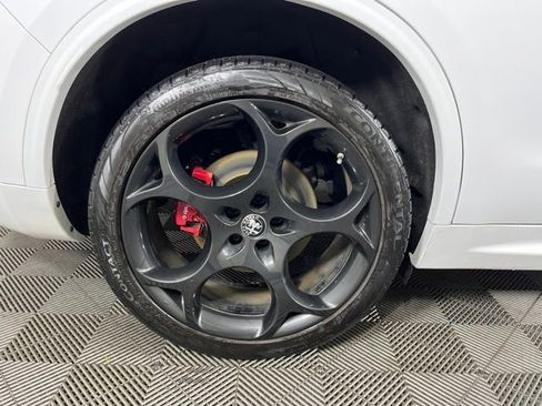 Used 2023 Alfa Romeo Stelvio Veloce image 9