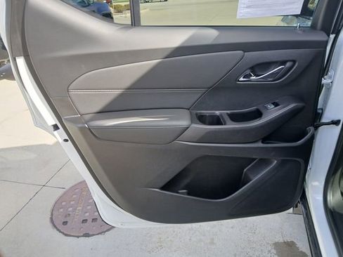 Certified 2023 Chevrolet Traverse LT w/ Rear Camera Mirror Package image 14