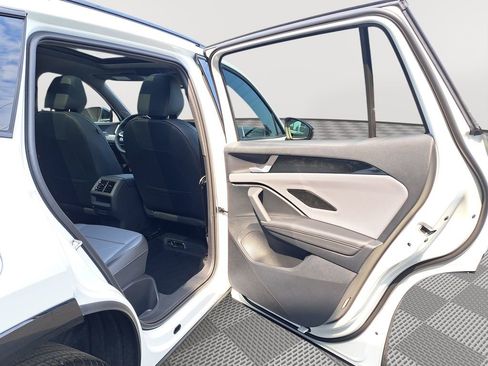 New 2025 Volkswagen Tiguan SE R-Line image 15