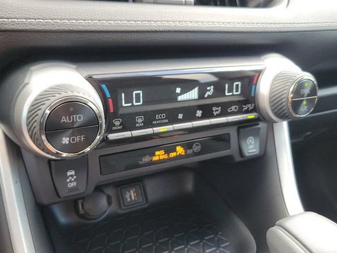 Used 2025 Toyota RAV4 XLE FWD image 18