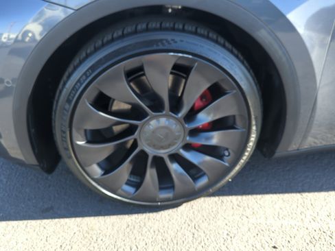 Used 2022 Tesla Model Y Performance image 23