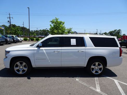 Used 2017 Chevrolet Suburban Premier AWD/4WD image 7
