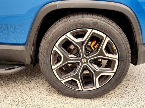 Used 2024 Rivian R1S Adventure AWD/4WD image 9