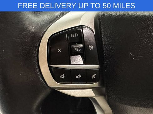 Used 2023 Ford Explorer XLT AWD/4WD image 7
