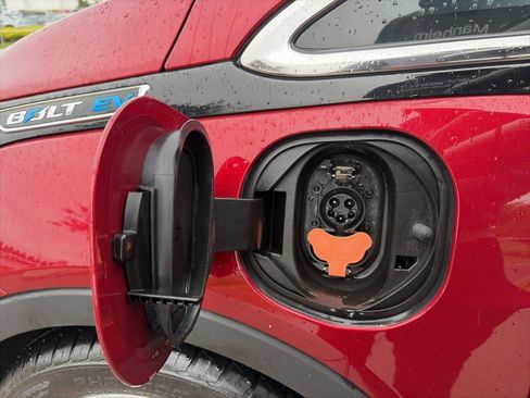 Used 2017 Chevrolet Bolt LT FWD image 39