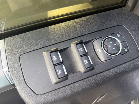 Used 2016 Ford F150 XLT w/ Equipment Group 302A Luxury AWD/4WD image 5