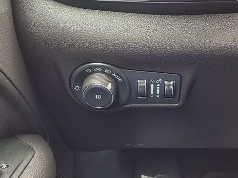 Certified 2025 Jeep Compass Trailhawk AWD/4WD image 17