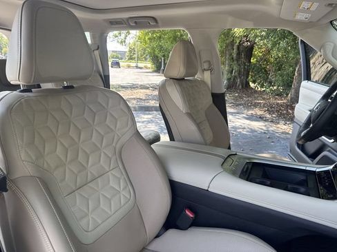 Certified 2025 Nissan Armada Platinum AWD/4WD image 10