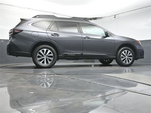 Used 2022 Subaru Outback Premium image 42