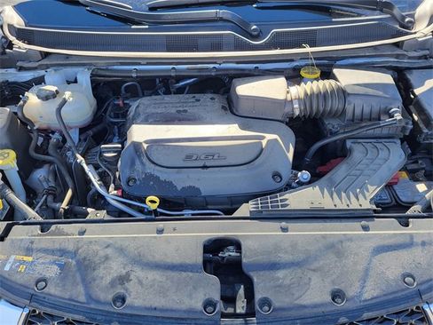 Certified 2024 Chrysler Pacifica Touring-L image 23