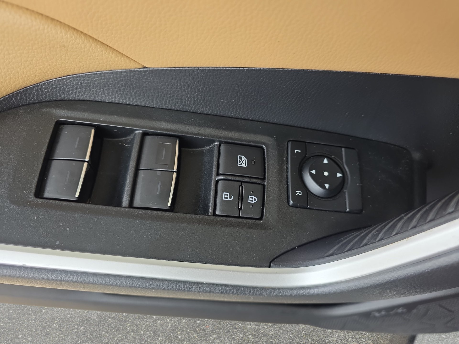 Used 2023 Toyota RAV4 XLE w/ Convenience Package FWD image 27
