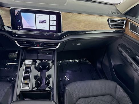 Used 2024 Volkswagen Atlas SE image 23