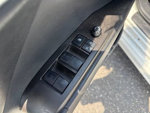 Used 2021 Toyota Camry SE FWD image 18