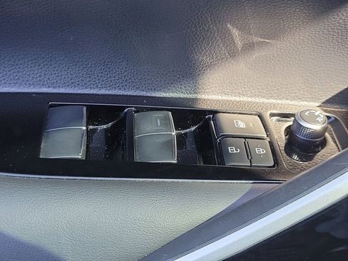 Used 2020 Toyota Corolla XSE image 30