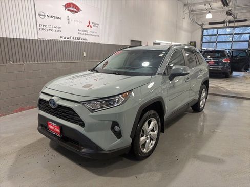 Used 2021 Toyota RAV4 XLE Premium image 8