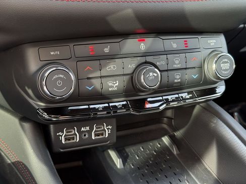 Used 2025 Dodge Durango R/T w/ Blacktop Package image 22