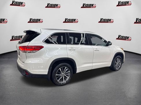 Used 2017 Toyota Highlander AWD V6 image 5