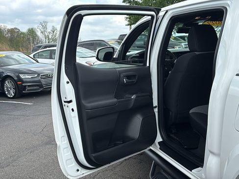 Used 2022 Toyota Tacoma TRD Sport image 28