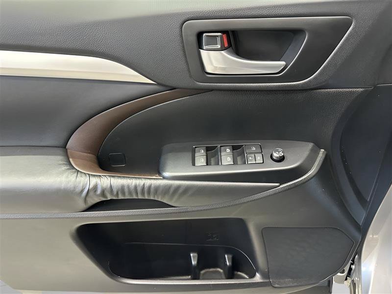 Used 2015 Toyota Highlander XLE AWD/4WD image 19