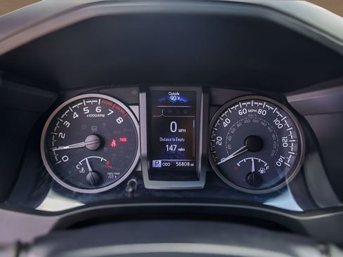 Used 2022 Toyota Tacoma TRD Off-Road AWD/4WD image 11