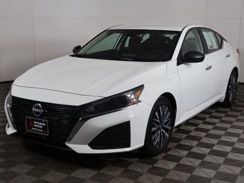 Used 2025 Nissan Altima 2.5 SV FWD image 5