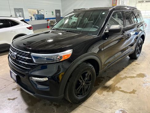 Certified 2023 Ford Explorer XLT w/ Equipment Group 202A AWD/4WD image 4
