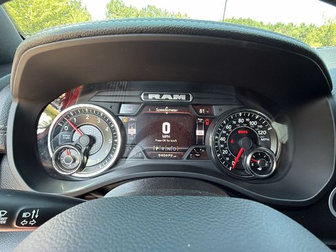 Used 2023 RAM 1500 Laramie AWD/4WD image 30