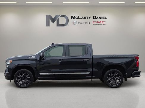 Certified 2023 Chevrolet Silverado 1500 High Country w/ Technology Package image 3