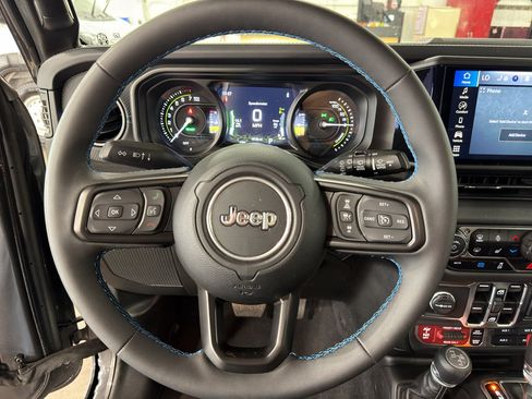 Used 2025 Jeep Wrangler Unlimited Rubicon 4xe w/ Safety Group AWD/4WD image 6