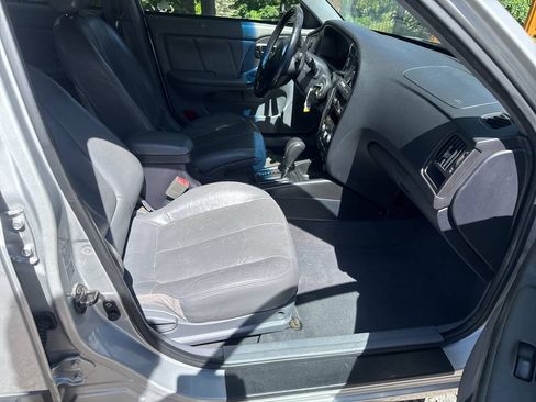 Used 2004 Hyundai Elantra GT FWD image 11
