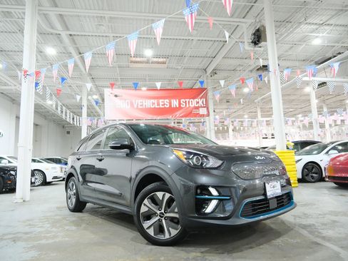 Used 2022 Kia Niro EX w/ Cold Weather Package image 2