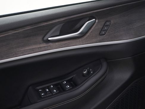 Used 2023 Jeep Grand Cherokee Limited w/ Luxury Tech Group II image 22