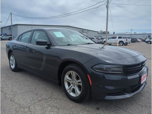 Used 2019 Dodge Charger SXT image 3