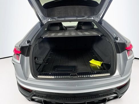 Used 2022 Lamborghini Urus AWD/4WD image 28