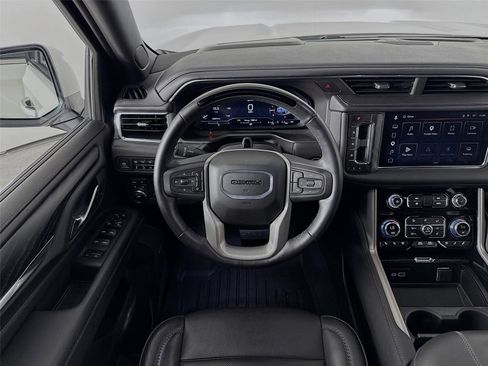 Used 2024 GMC Yukon Denali w/ Advanced Technology Package AWD/4WD image 25