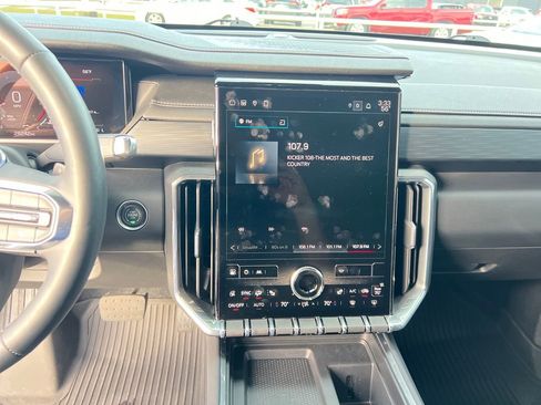 Certified 2024 GMC Acadia Elevation w/ Luxury Package image 22