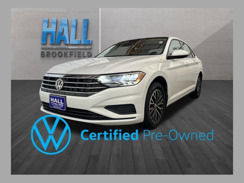 Certified 2020 Volkswagen Jetta SE image 1