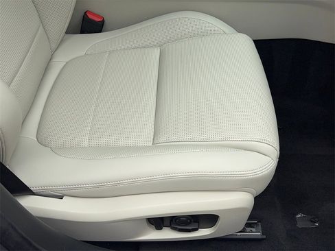 Used 2024 Jaguar XF R-Dynamic SE image 47