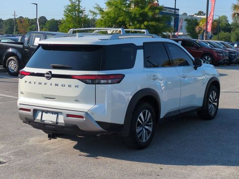 Certified 2024 Nissan Pathfinder SL FWD image 4