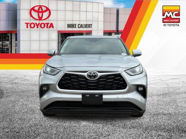 Used 2025 Toyota Highlander LE AWD/4WD image 8