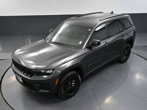 Used 2024 Jeep Grand Cherokee Altitude AWD/4WD image 59