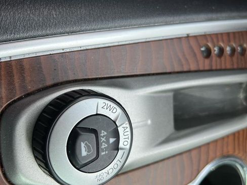 Used 2019 Nissan Pathfinder Platinum image 27