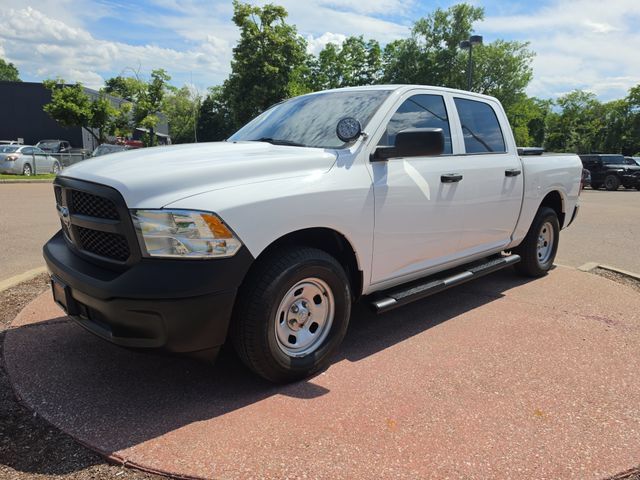 Used 2019 RAM 1500 4x4 Crew Cab Classic image 1