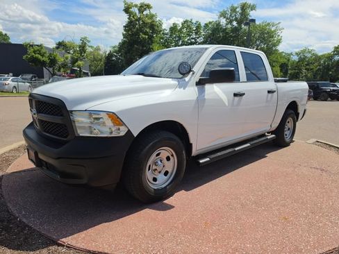 Used 2019 RAM 1500 4x4 Crew Cab Classic image 1